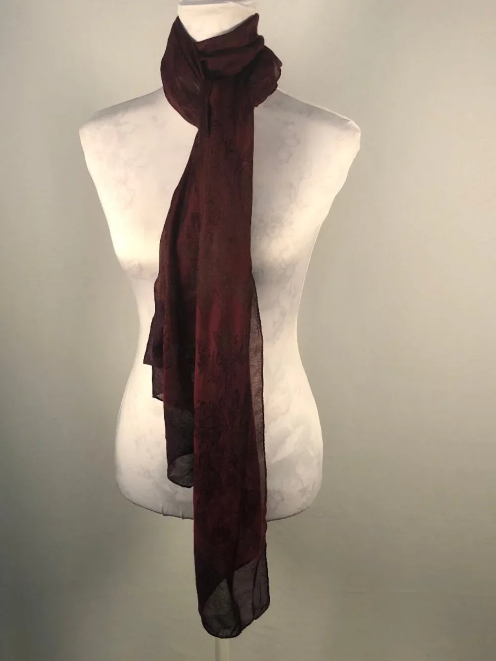 Echo elegant scarf